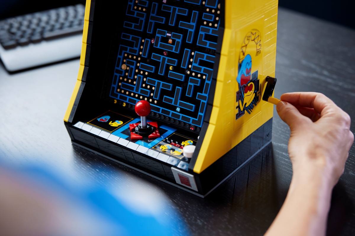 這是回憶殺無誤！樂高LEGO×日本萬代推《PAC-MAN》小精靈積木版遊戲機，帶你重回童年美好時光