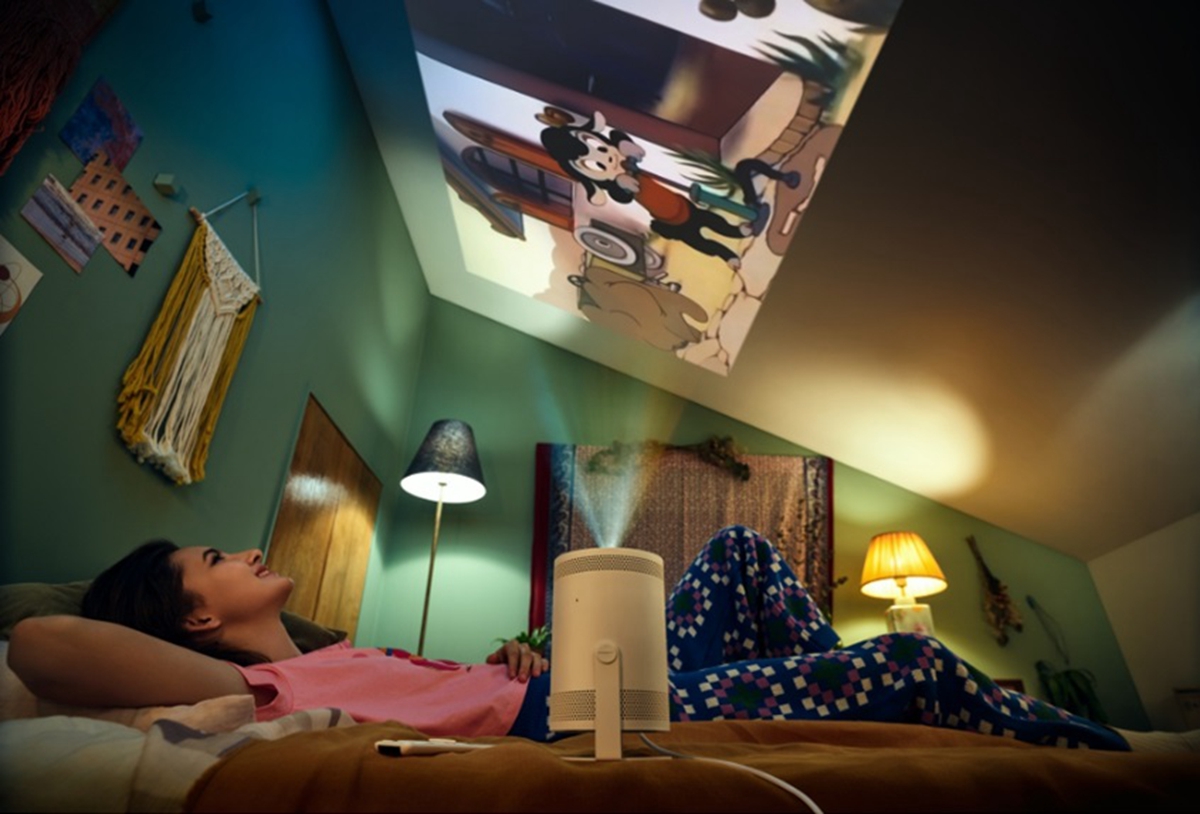 露營、家用都合適！極勸敗攜帶式微型投影機推薦：XGIMI、SAMSUNG、BENQ，有了它誰還需要電視？