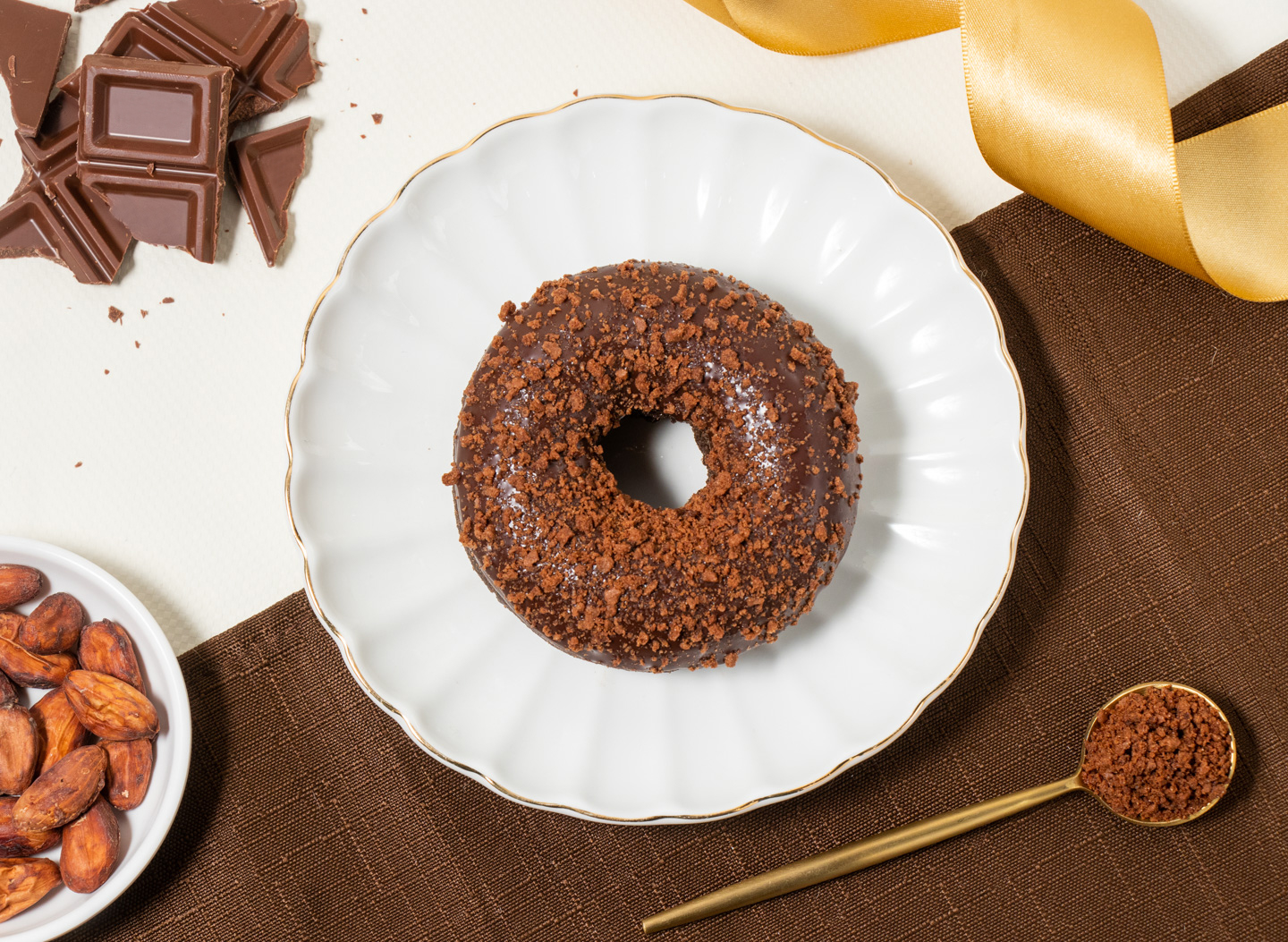 把減肥放一邊！Mister Donut聯手GODIVA推巧克力甜甜圈，還有爆餡布朗尼搶佔甜點迷的目光