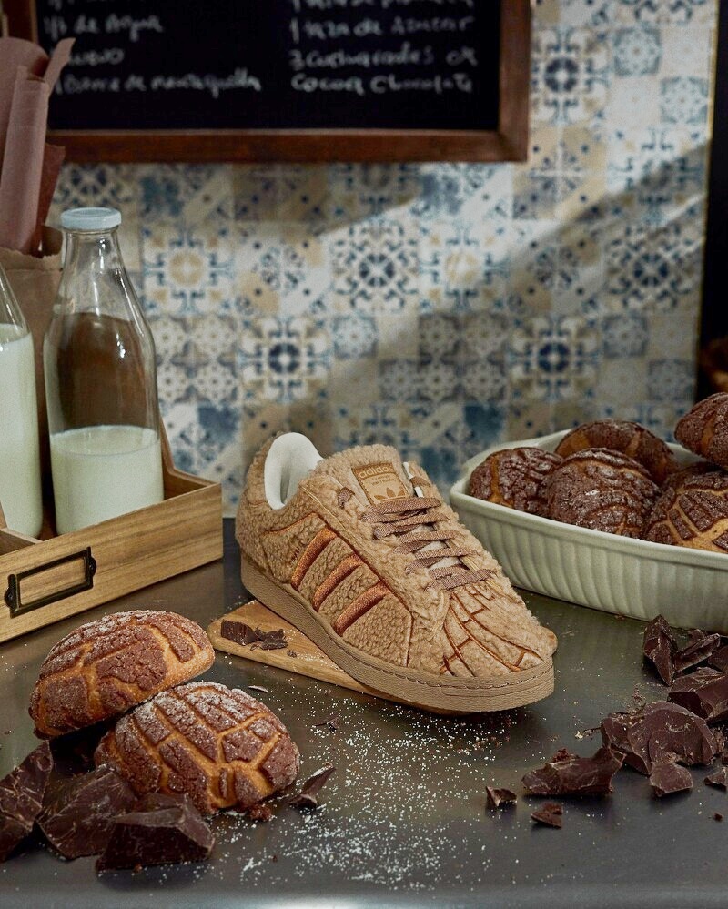 吃貨時尚迷可能會愛？adidas推「麵包造型」鞋款，把巧克力、草莓菠蘿麵包做成超萌球鞋啦！