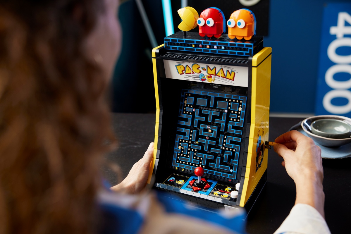 這是回憶殺無誤！樂高LEGO×日本萬代推《PAC-MAN》小精靈積木版遊戲機，帶你重回童年美好時光
