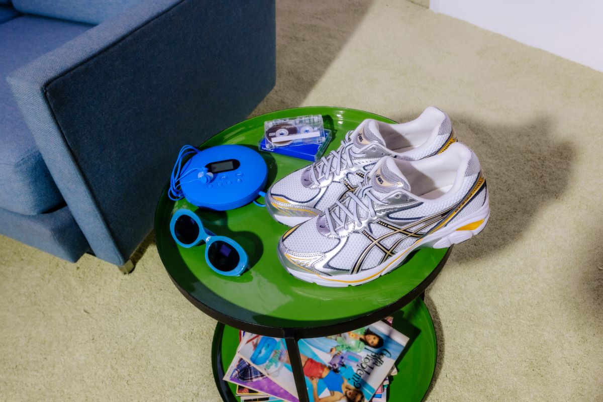 2023年8月球鞋新品推薦！ASICS復古老爹鞋跟上Y2K風潮、PUMA×「中指貓」毛絨鞋身搞怪又可愛