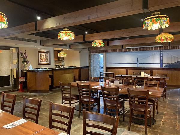 双聖 SWENSEN's｜美國女孩經典場景，老派約會首選，全台最後一間分店在這裡