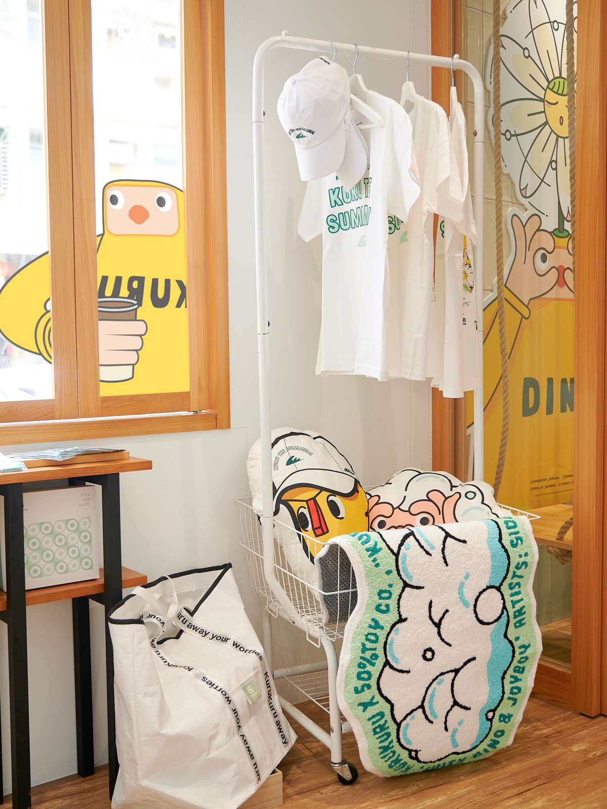 這洗衣店實在太可愛！「Kuru Kuru滾樂自助洗衣」攜手澳門玩具品牌「50% TOY」推限定店裝、聯名小物