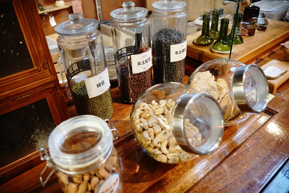 好像走進阿嬤的雜貨店：無塑商店「新村小商號」