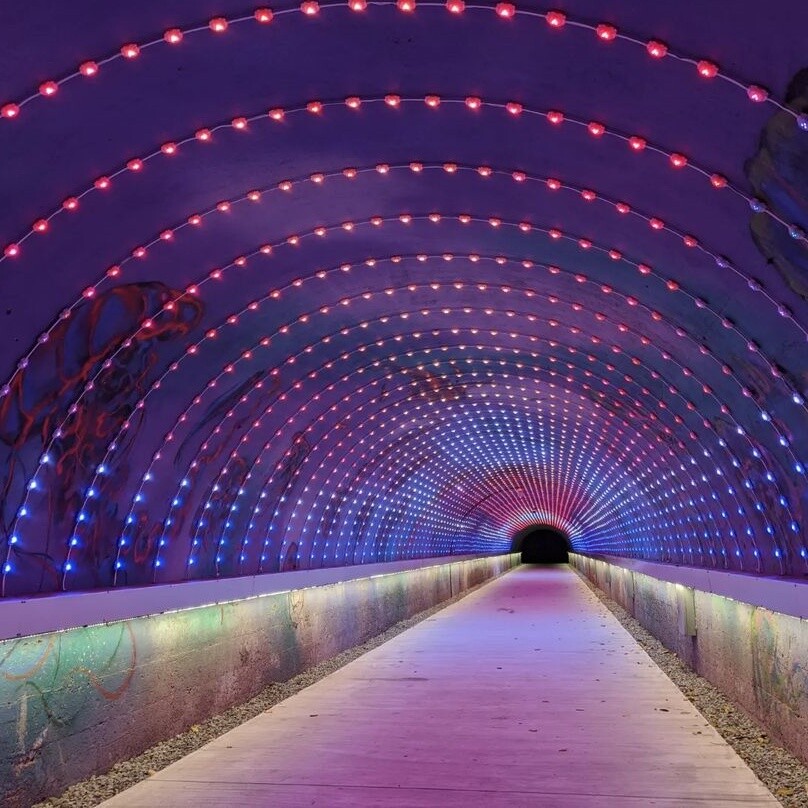 彷彿漫步海底世界：旗津星空隧道