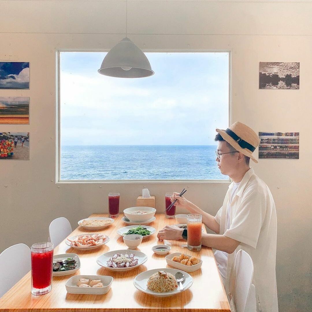 吃飯看海