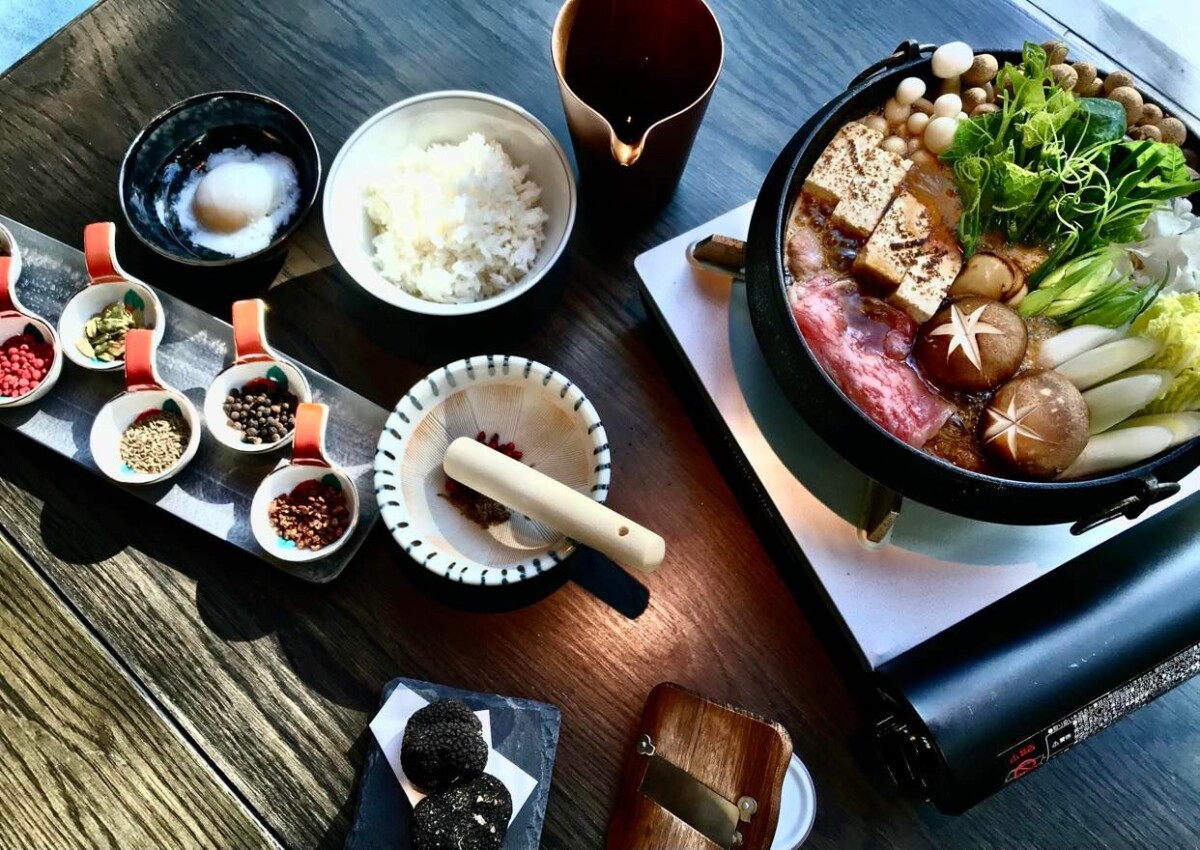 和牛壽喜燒、半熟蛋飯、現刨松露，享受暖身的極致之味