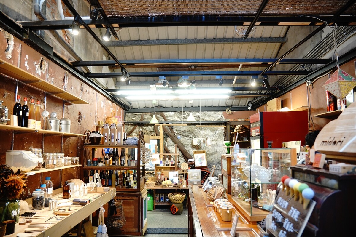 好像走進阿嬤的雜貨店：無塑商店「新村小商號」