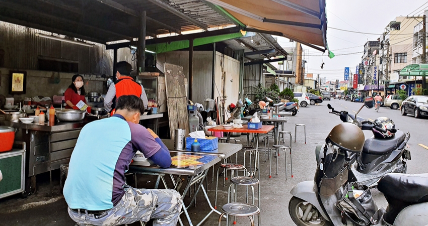 嘉雄陸橋必吃1：嘉雄陸橋下鴨肉羹