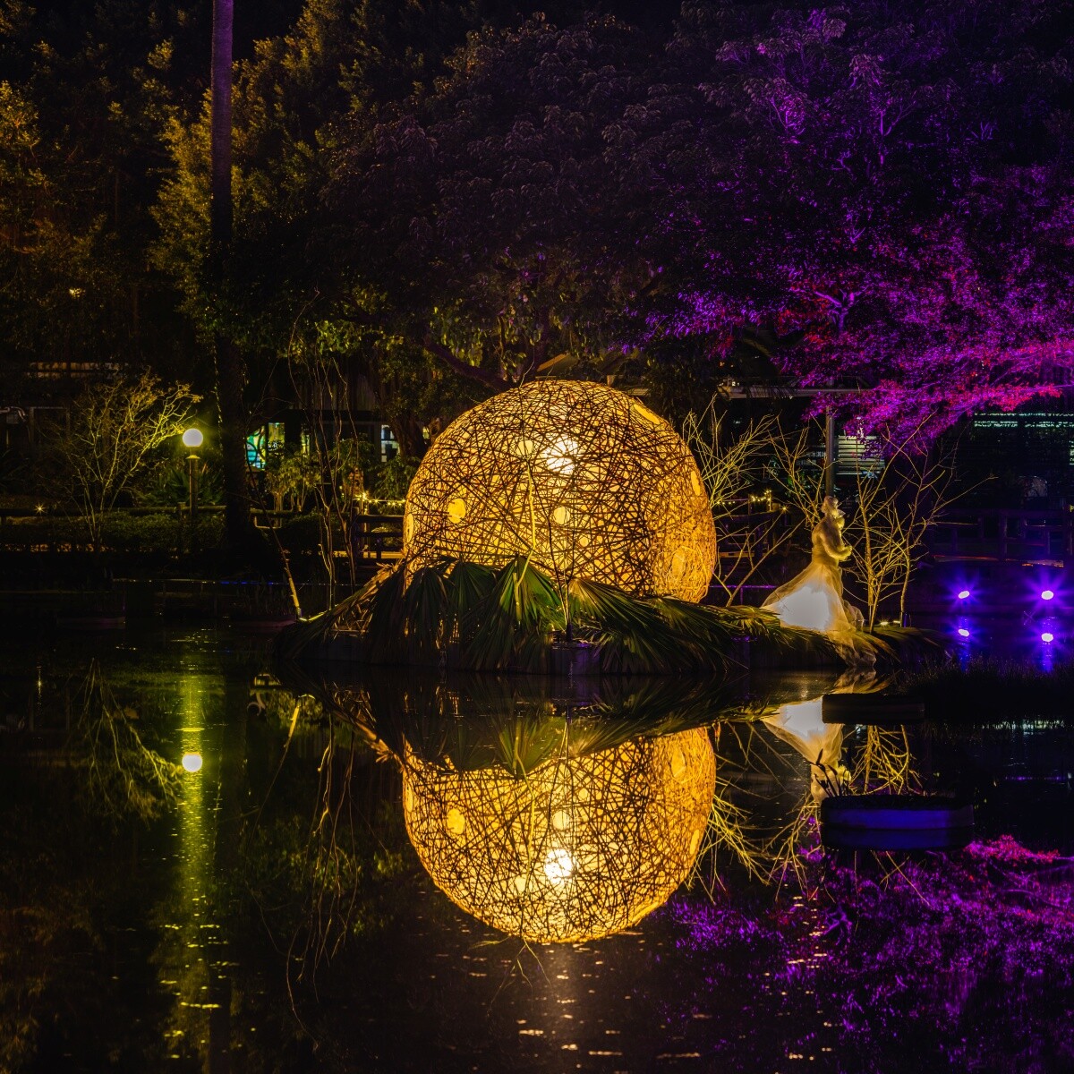 台灣燈會國父紀念館打卡推薦：揹著月亮的女人、滴光