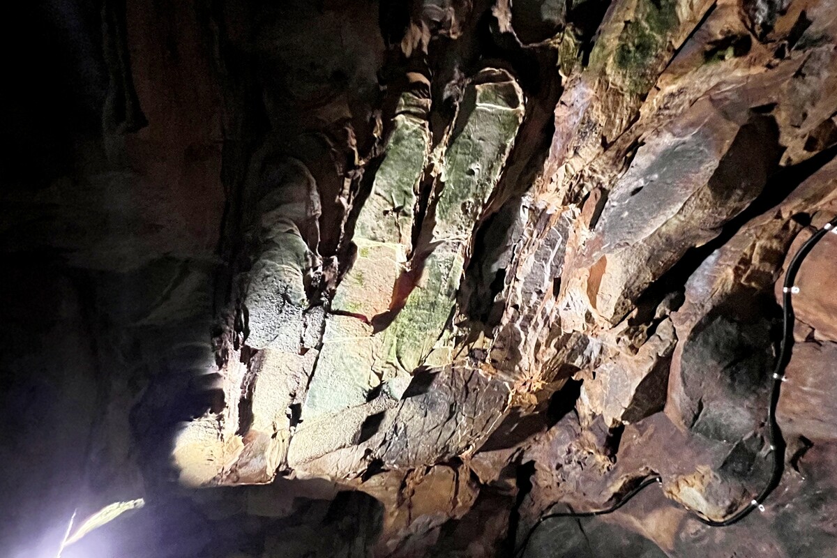 秘境中的海蝕洞秘境：佛手洞