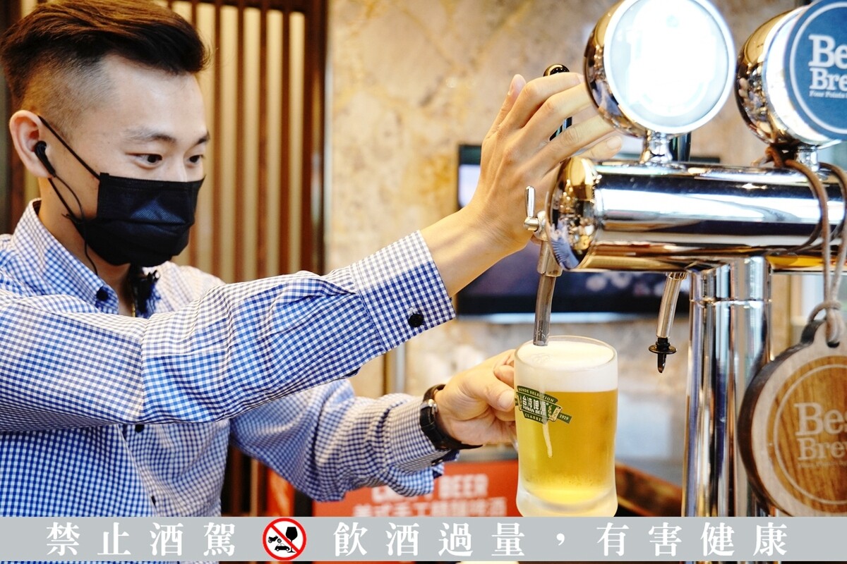 1樓Best Brews精釀吧還有星巴克