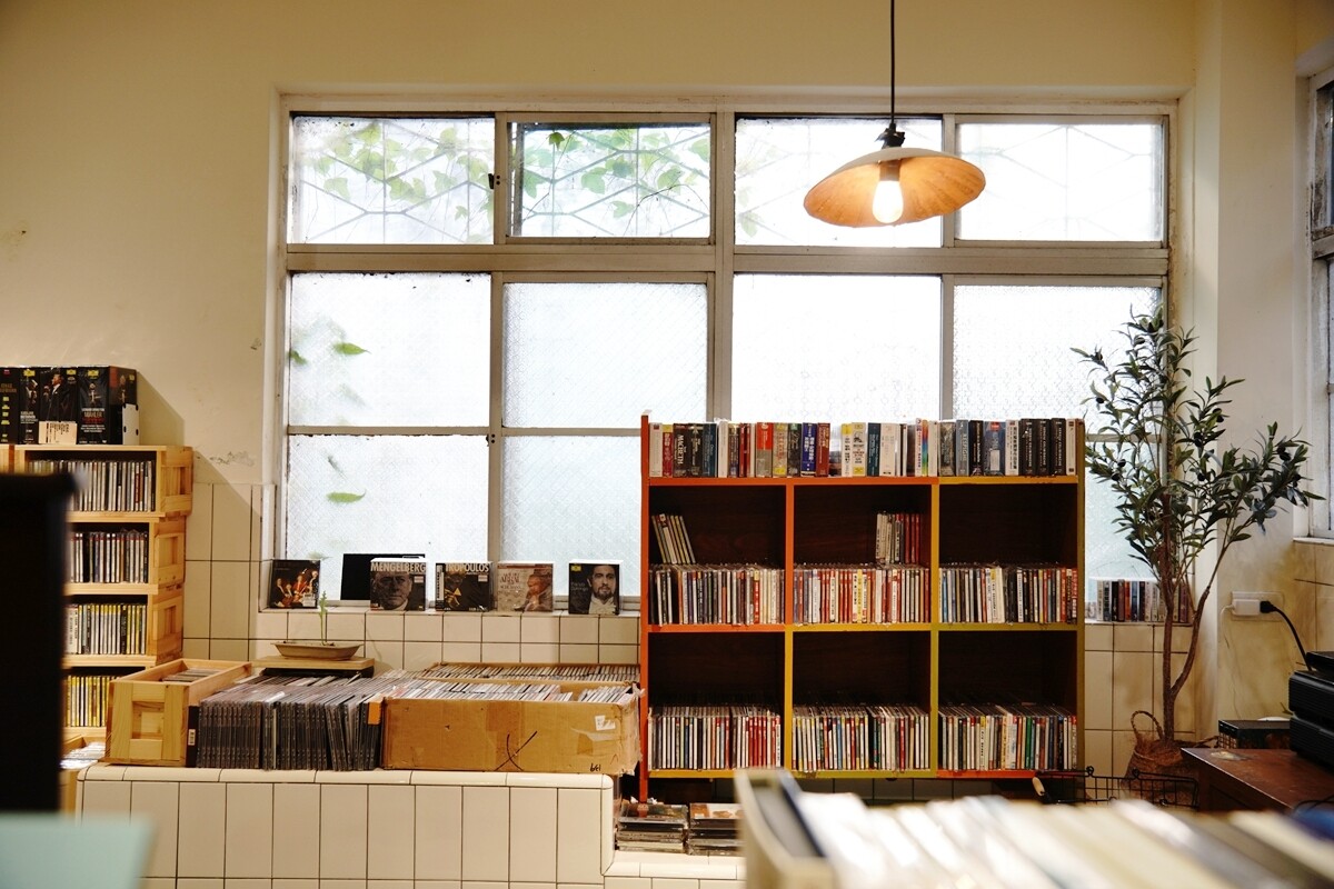 老宅內的二手書新天堂：玫瑰色二手書