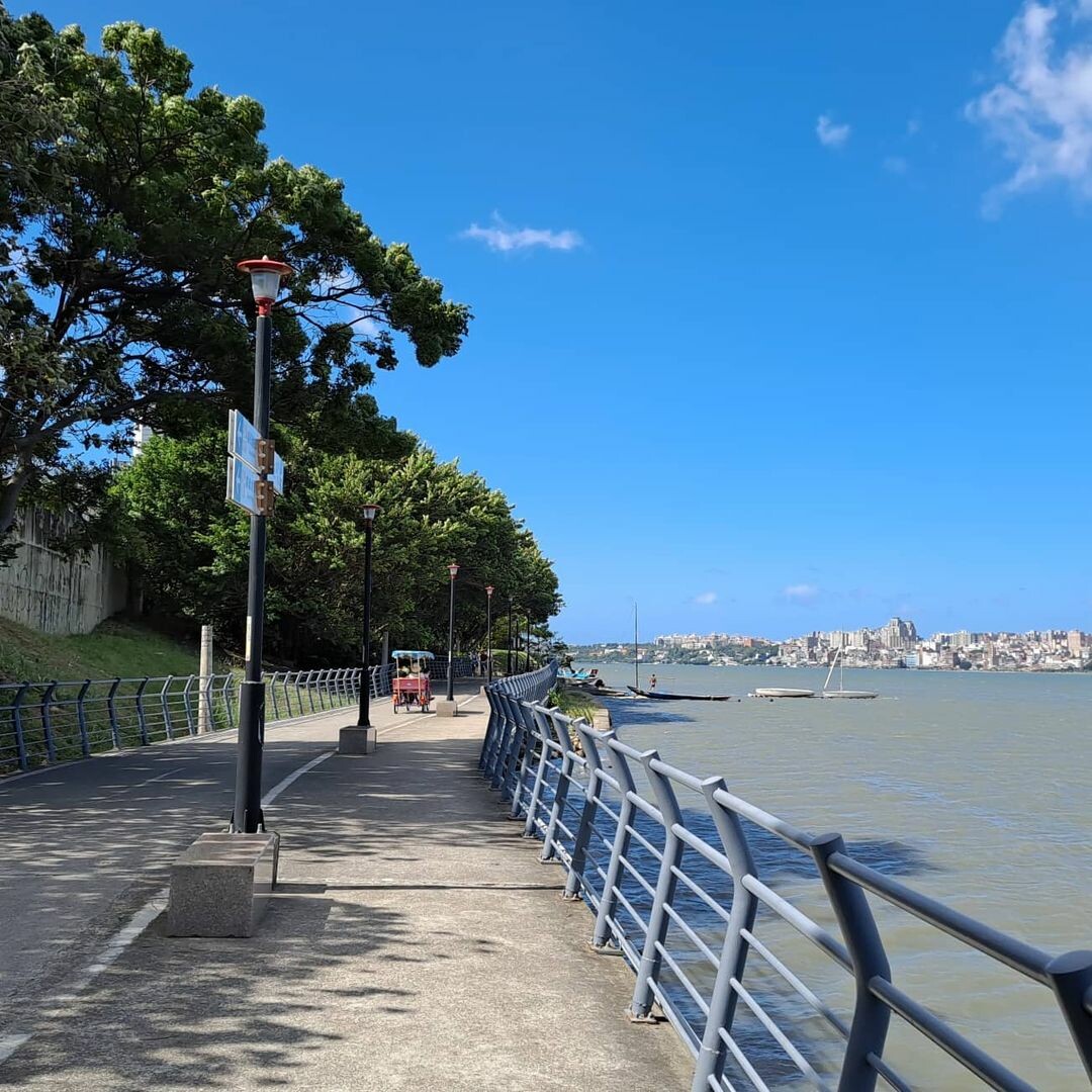 八里左岸自行車道:眺望淡水河風光 八里左岸自行車道:眺望淡水河風光